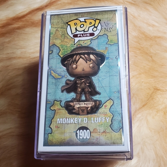Funko Pop! One Piece: Monkey D. Luffy Bronze Statue #1900 (EXCLUSIVE!!) - Picture 2 of 10